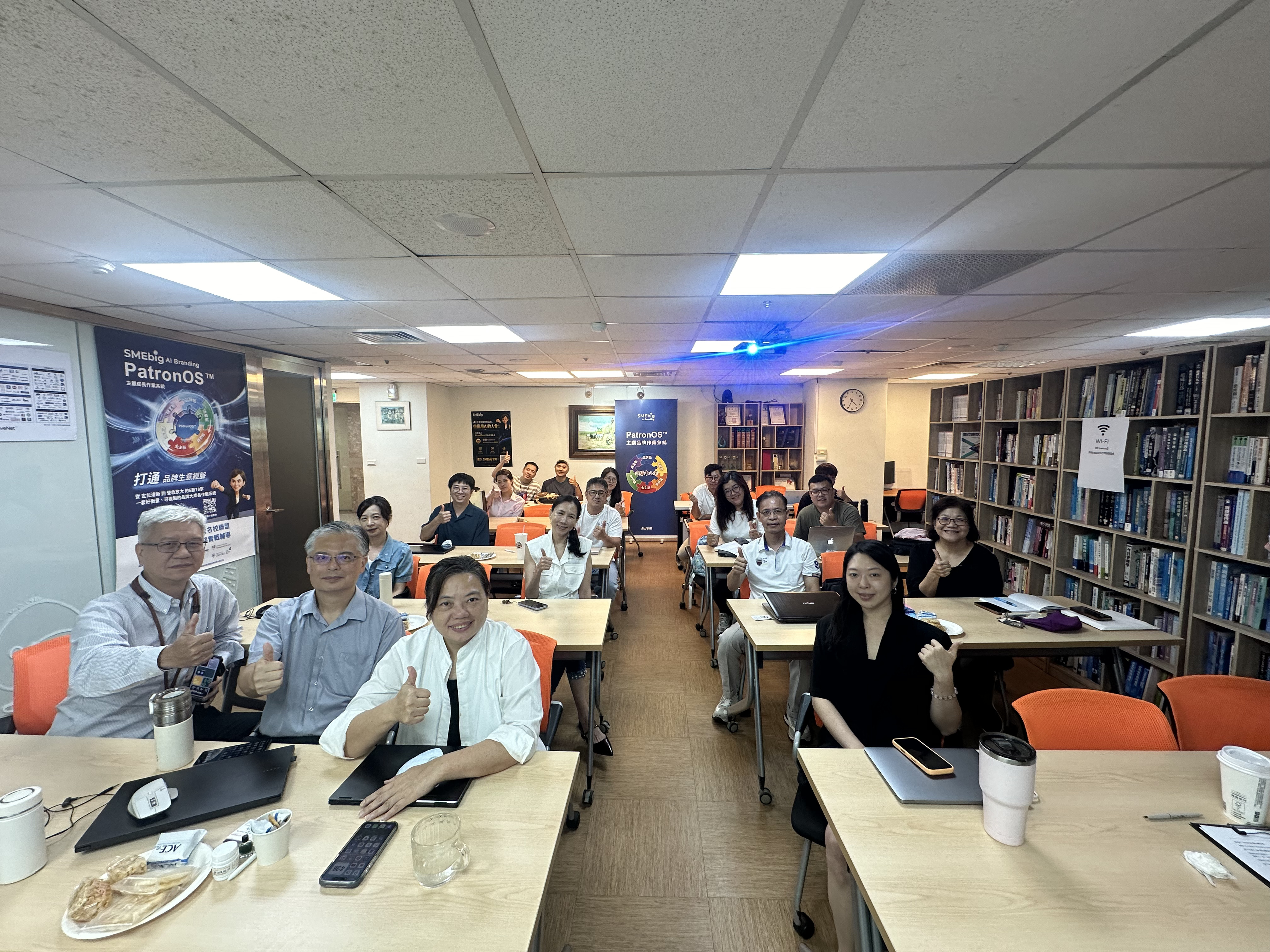 圖三、SMEbig AI Branding 品牌建構共創小聚現場大合照